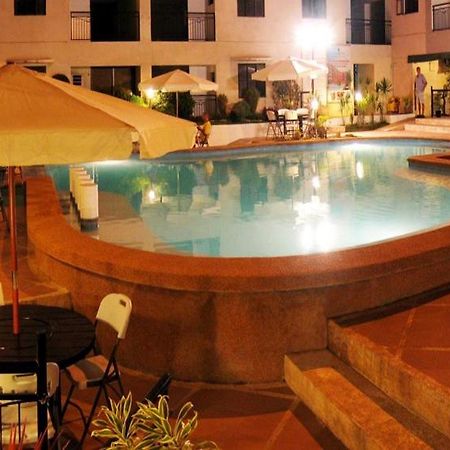 Lancaster Hotel Cebu Мактан Экстерьер фото