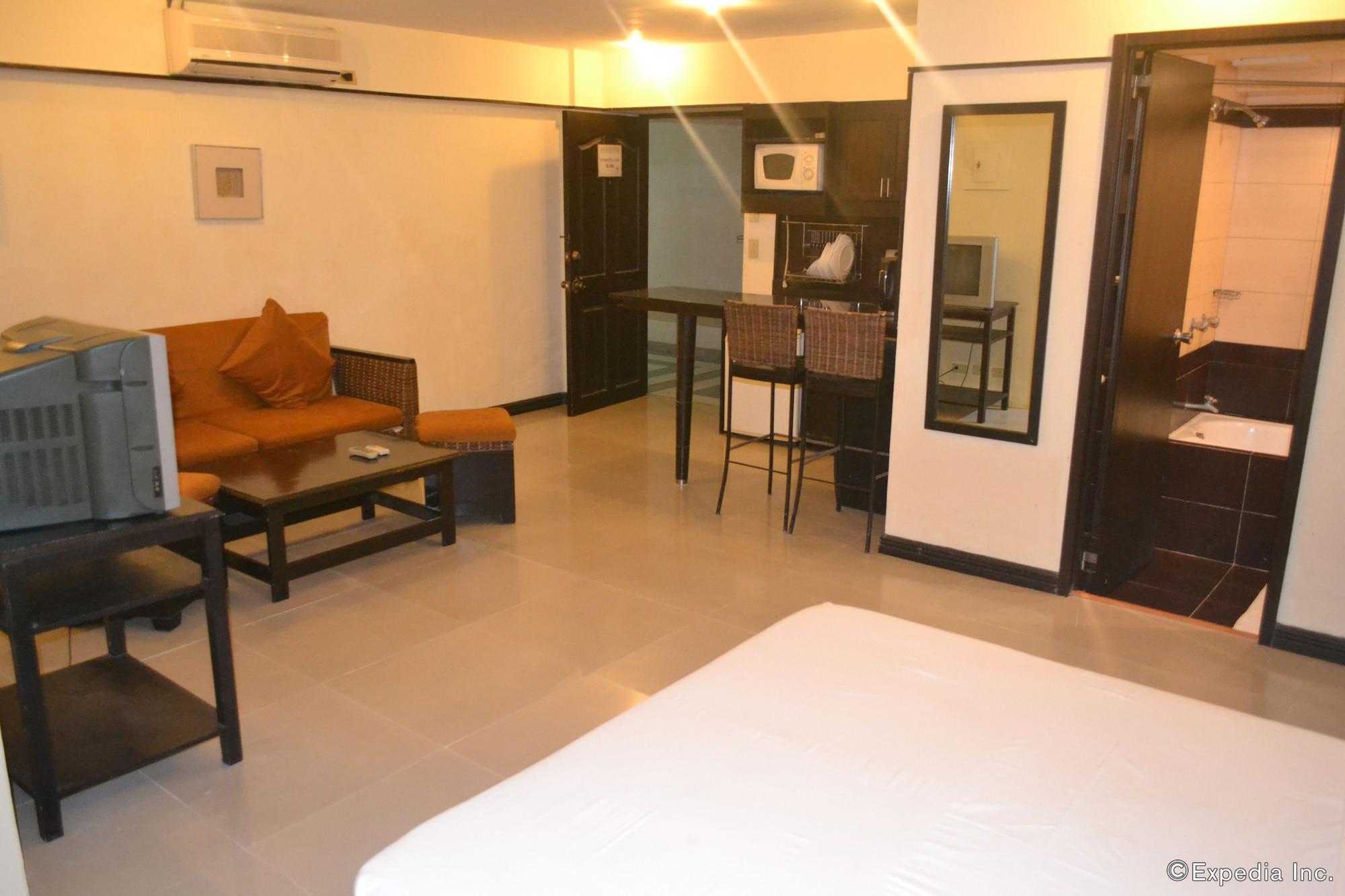 Lancaster Hotel Cebu Мактан Экстерьер фото