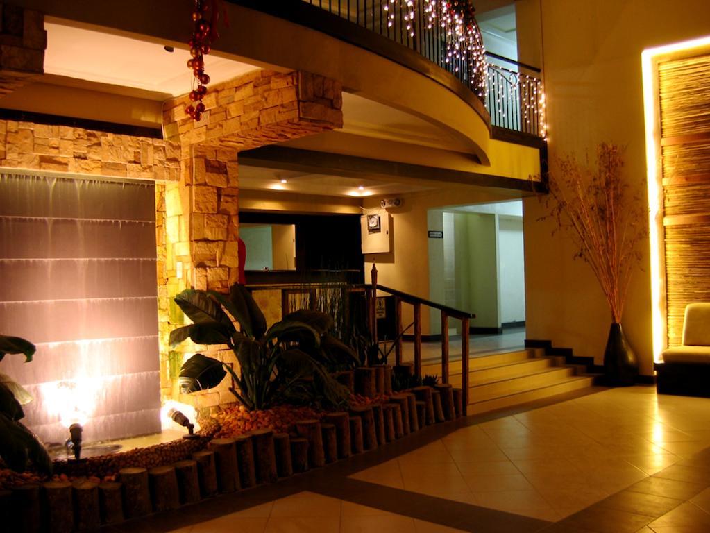 Lancaster Hotel Cebu Мактан Экстерьер фото