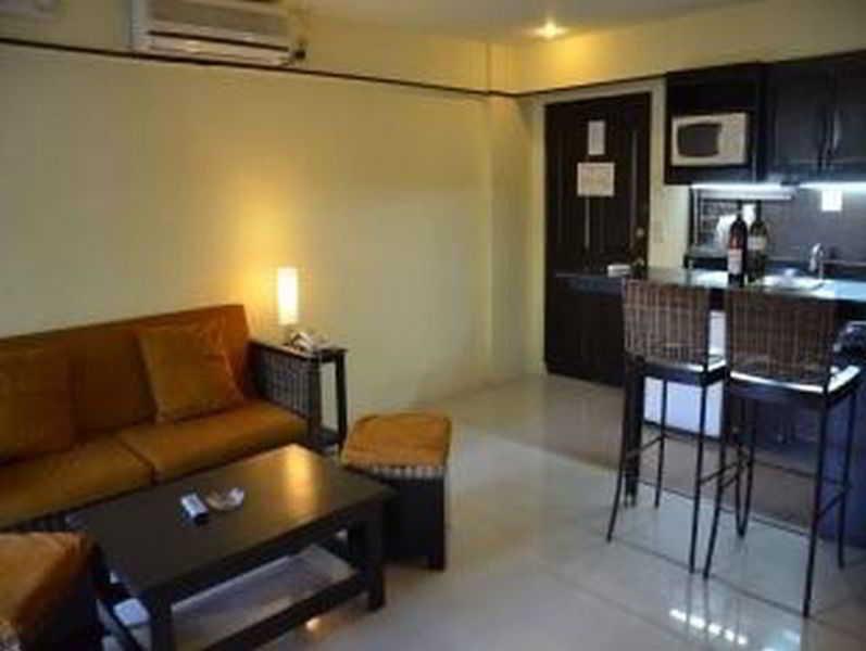 Lancaster Hotel Cebu Мактан Экстерьер фото