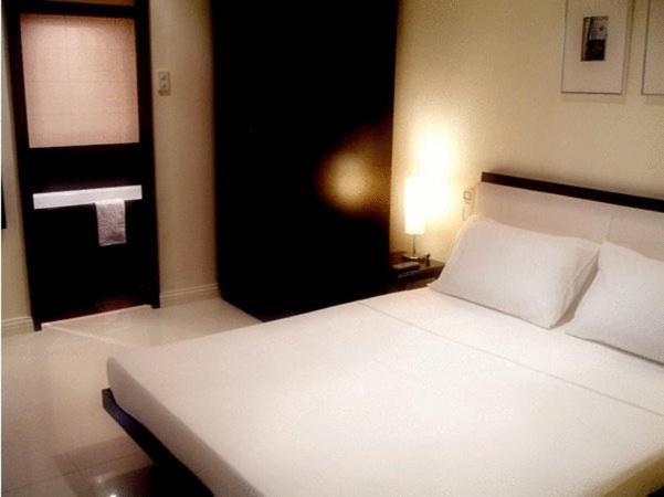 Lancaster Hotel Cebu Мактан Экстерьер фото